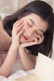 美女露出让男生揉免费
